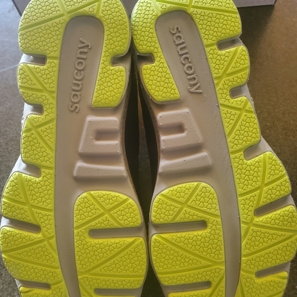 Saucony Wind Shield Water Repellant 3.0 Sz. 3 Athletic Shoes - Picture 11 of 11